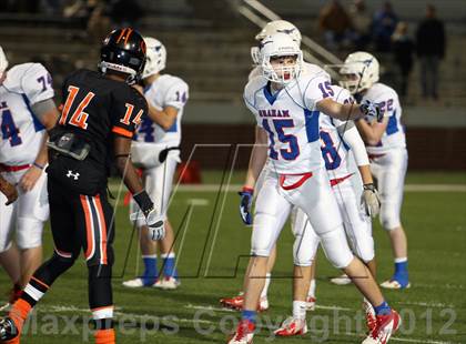 Thumbnail 3 in Gilmer vs. Graham (UIL 3A D2 Semifinal Playoff) photogallery.