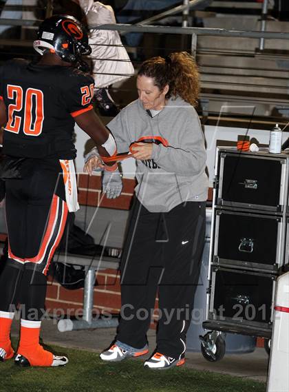 Thumbnail 2 in Gilmer vs. Graham (UIL 3A D2 Semifinal Playoff) photogallery.