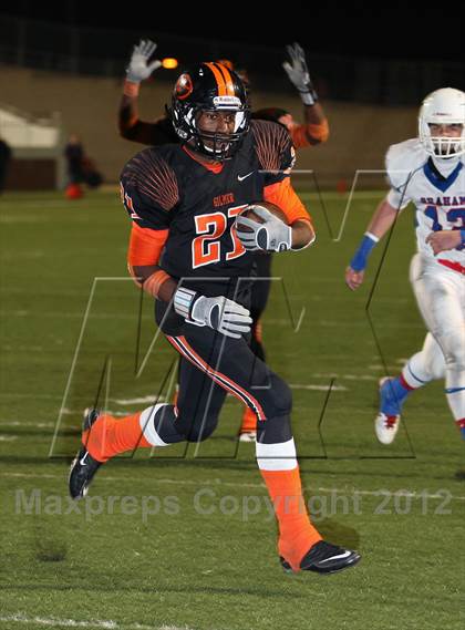 Thumbnail 2 in Gilmer vs. Graham (UIL 3A D2 Semifinal Playoff) photogallery.