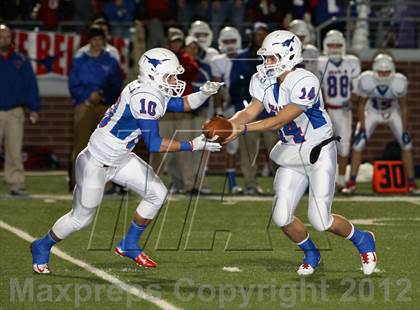 Thumbnail 2 in Gilmer vs. Graham (UIL 3A D2 Semifinal Playoff) photogallery.