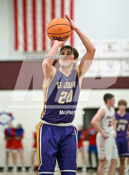 Thumbnail 2 in  Melbourne vs. St Joseph (AAA 2A Regional 2nd round) photogallery.