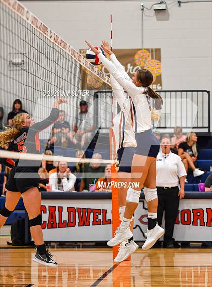 Thumbnail 3 in Caldwell vs Smithville photogallery.
