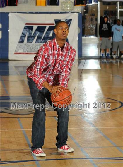 Thumbnail 3 in MaxPreps Holiday Classic 3-Point Contest photogallery.