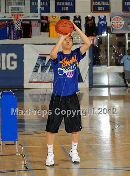 Thumbnail 3 in MaxPreps Holiday Classic 3-Point Contest photogallery.