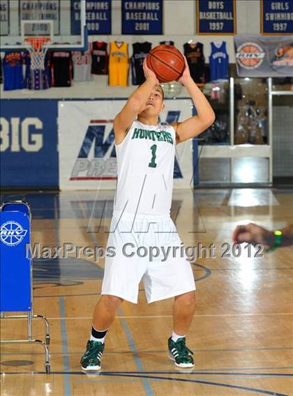 Thumbnail 3 in MaxPreps Holiday Classic 3-Point Contest photogallery.