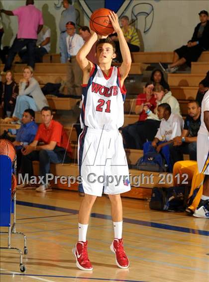 Thumbnail 1 in MaxPreps Holiday Classic 3-Point Contest photogallery.