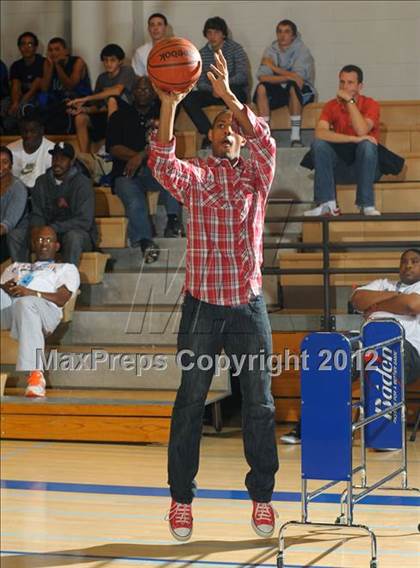 Thumbnail 1 in MaxPreps Holiday Classic 3-Point Contest photogallery.