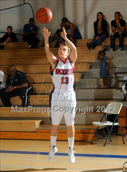 Thumbnail 1 in MaxPreps Holiday Classic 3-Point Contest photogallery.