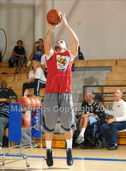 Thumbnail 1 in MaxPreps Holiday Classic 3-Point Contest photogallery.
