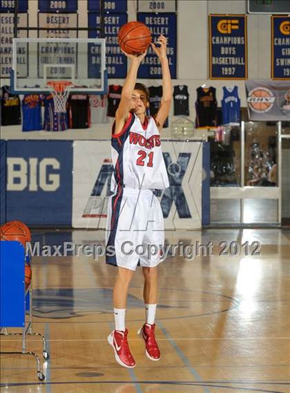 Thumbnail 3 in MaxPreps Holiday Classic 3-Point Contest photogallery.