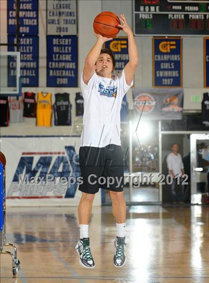 Thumbnail 3 in MaxPreps Holiday Classic 3-Point Contest photogallery.