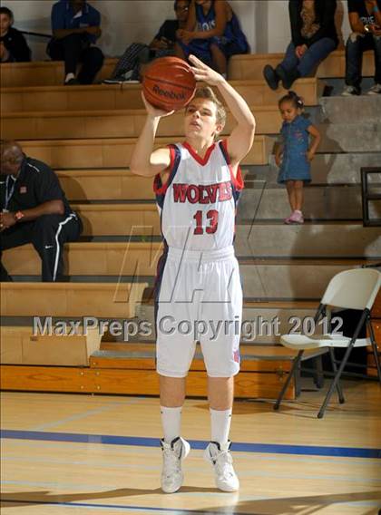Thumbnail 2 in MaxPreps Holiday Classic 3-Point Contest photogallery.