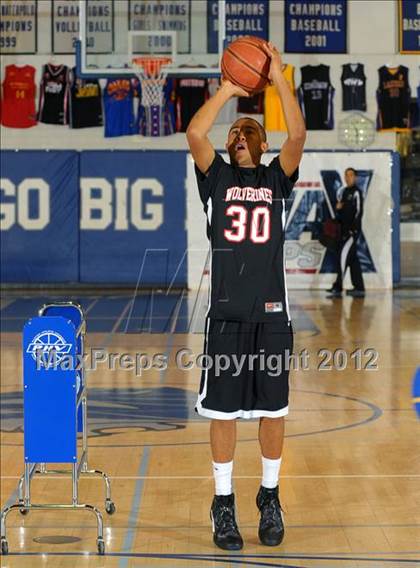 Thumbnail 3 in MaxPreps Holiday Classic 3-Point Contest photogallery.