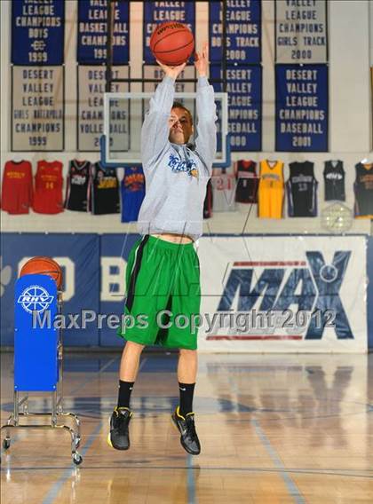 Thumbnail 3 in MaxPreps Holiday Classic 3-Point Contest photogallery.
