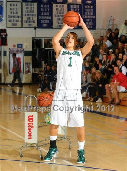 Thumbnail 1 in MaxPreps Holiday Classic 3-Point Contest photogallery.
