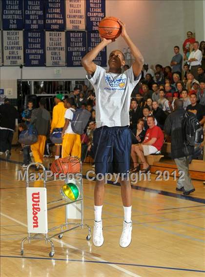 Thumbnail 3 in MaxPreps Holiday Classic 3-Point Contest photogallery.