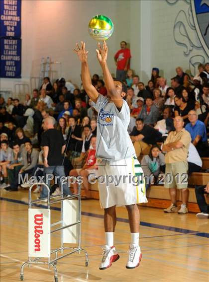 Thumbnail 2 in MaxPreps Holiday Classic 3-Point Contest photogallery.