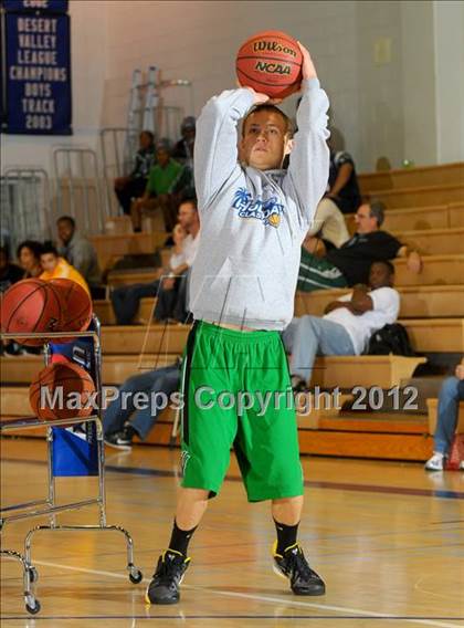 Thumbnail 2 in MaxPreps Holiday Classic 3-Point Contest photogallery.
