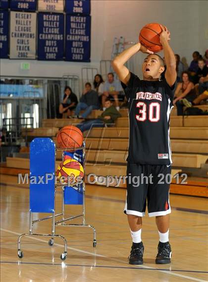 Thumbnail 1 in MaxPreps Holiday Classic 3-Point Contest photogallery.