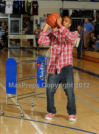 Thumbnail 2 in MaxPreps Holiday Classic 3-Point Contest photogallery.