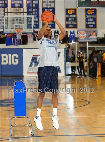 Thumbnail 2 in MaxPreps Holiday Classic 3-Point Contest photogallery.