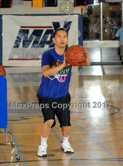 Thumbnail 2 in MaxPreps Holiday Classic 3-Point Contest photogallery.