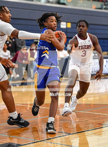 Thumbnail 2 in Silsbee vs Washington (UIL 4A Reg III Final) photogallery.