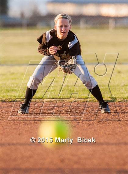 Thumbnail 1 in Sierra @ Enochs photogallery.