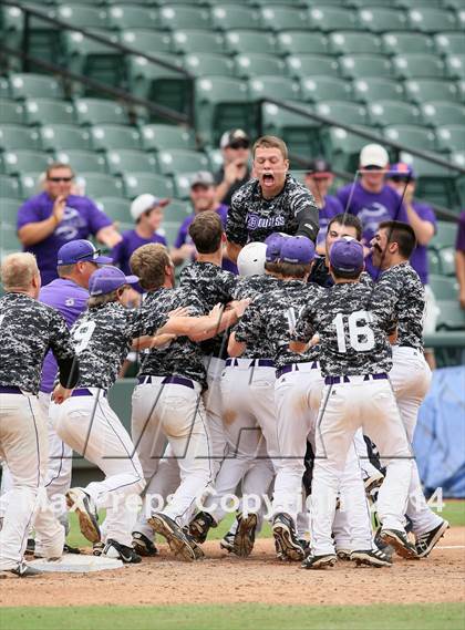 Thumbnail 2 in Douglass vs. Flatonia (UIL 1A Final) photogallery.