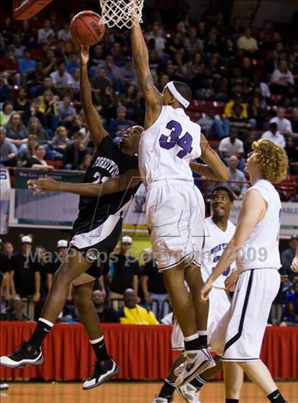 Thumbnail 2 in Forestview vs. Northern Guilford (NCHSAA 3A Final) photogallery.