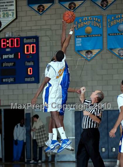 Thumbnail 3 in Bishop Amat vs. Charter Oak (MLK I Have A Dream Classic) photogallery.