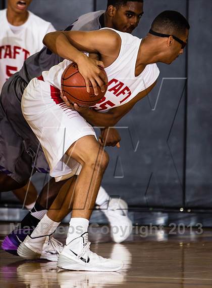 Thumbnail 3 in Taft [William H.] vs Humble (McDonald's Texas Invitational) photogallery.