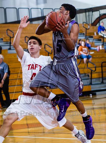 Thumbnail 2 in Taft [William H.] vs Humble (McDonald's Texas Invitational) photogallery.