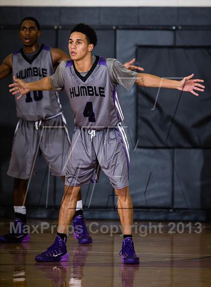 Thumbnail 1 in Taft [William H.] vs Humble (McDonald's Texas Invitational) photogallery.