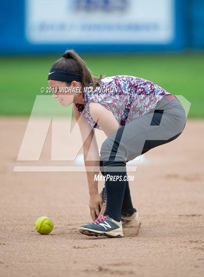 Thumbnail 1 in Division vs Mepham (NYSPHSAA Section 8 Class A Final Game 1) photogallery.