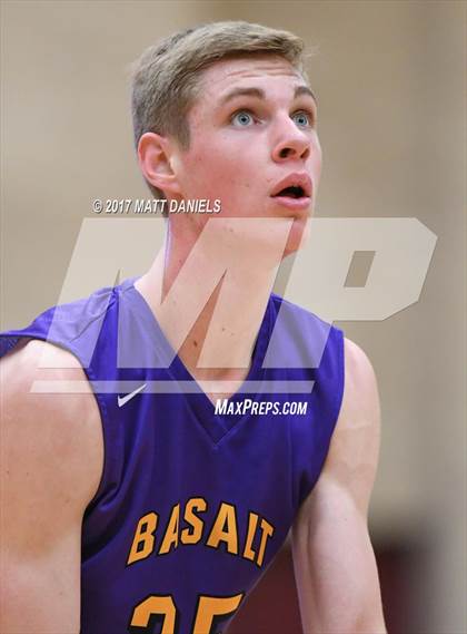 Thumbnail 3 in Kent Denver vs. Basalt  (CHSAA 3A Great 8) photogallery.