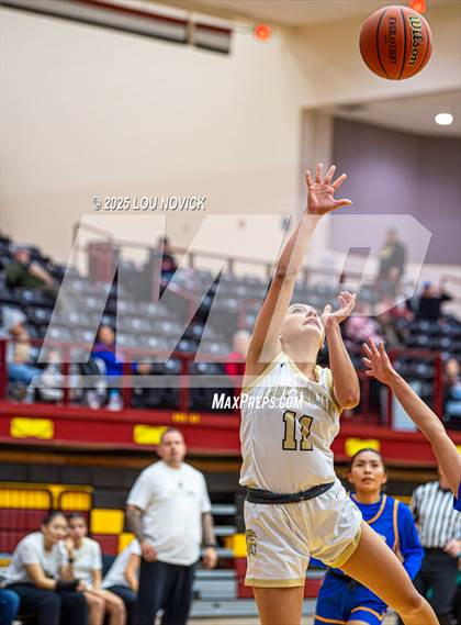 Thumbnail 2 in Mesa Vista vs. Cuba (Lady Braves Invite at Santa Fe Indian School) photogallery.