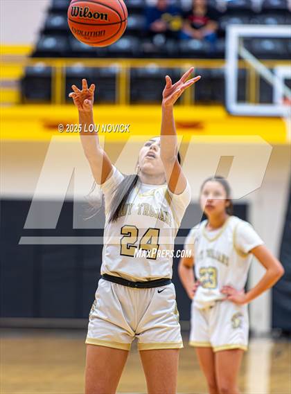 Thumbnail 2 in Mesa Vista vs. Cuba (Lady Braves Invite at Santa Fe Indian School) photogallery.