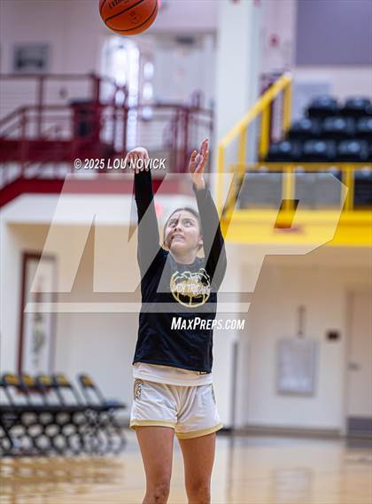 Thumbnail 2 in Mesa Vista vs. Cuba (Lady Braves Invite at Santa Fe Indian School) photogallery.