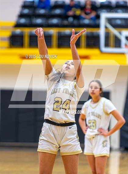 Thumbnail 3 in Mesa Vista vs. Cuba (Lady Braves Invite at Santa Fe Indian School) photogallery.