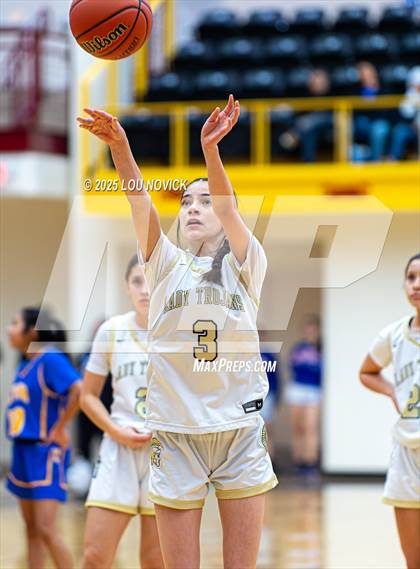 Thumbnail 2 in Mesa Vista vs. Cuba (Lady Braves Invite at Santa Fe Indian School) photogallery.