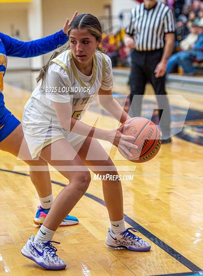 Thumbnail 2 in Mesa Vista vs. Cuba (Lady Braves Invite at Santa Fe Indian School) photogallery.