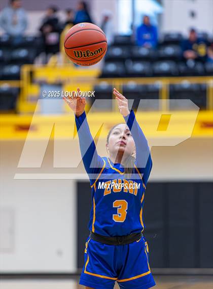 Thumbnail 3 in Mesa Vista vs. Cuba (Lady Braves Invite at Santa Fe Indian School) photogallery.