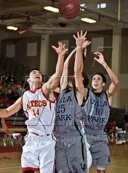 Thumbnail 3 in Villa Park vs. Palm Desert (MaxPreps Holiday Classic) photogallery.