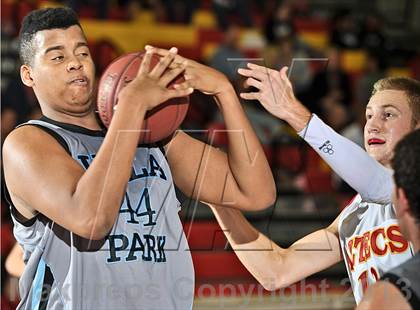 Thumbnail 2 in Villa Park vs. Palm Desert (MaxPreps Holiday Classic) photogallery.