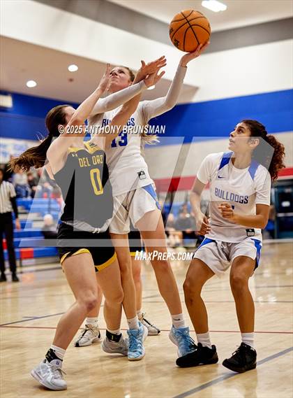 Thumbnail 1 in Del Oro @ Folsom photogallery.