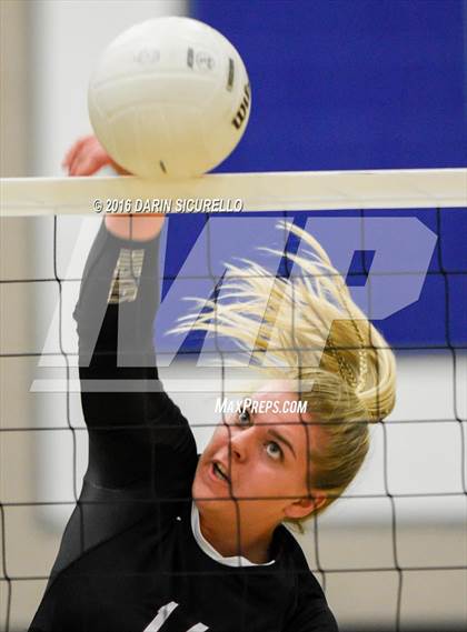 Thumbnail 1 in Hamilton vs. Mountain Pointe (AIA Division 6A Semifinal Playoff) photogallery.
