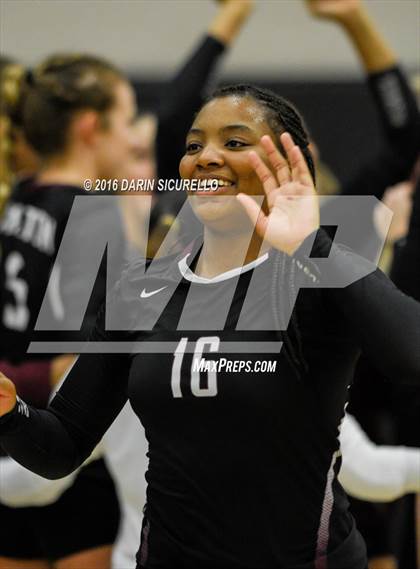 Thumbnail 1 in Hamilton vs. Mountain Pointe (AIA Division 6A Semifinal Playoff) photogallery.