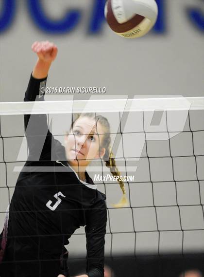 Thumbnail 2 in Hamilton vs. Mountain Pointe (AIA Division 6A Semifinal Playoff) photogallery.
