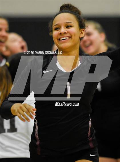 Thumbnail 1 in Hamilton vs. Mountain Pointe (AIA Division 6A Semifinal Playoff) photogallery.